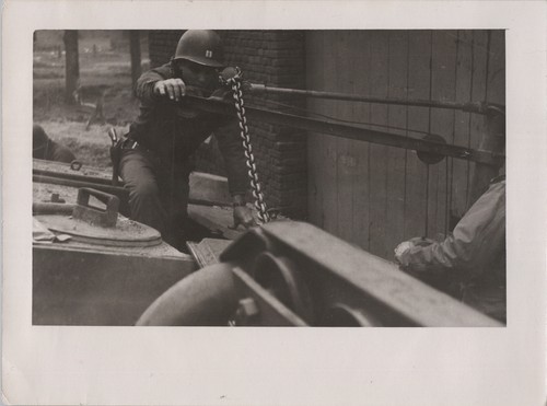 Ww2 photo sailor handling - of,