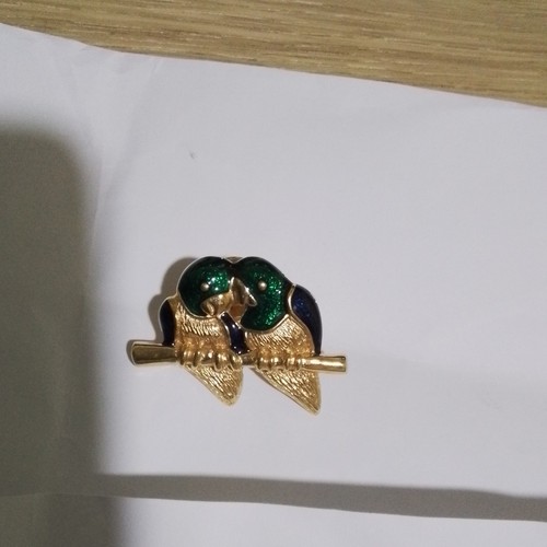 Gold tone metal brooch - gold,