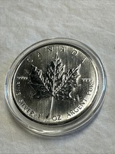 2003 MAPLE LEAF FINE SILVER CANADA  $5  .999  1oz COIN In Capsule Eliz II
