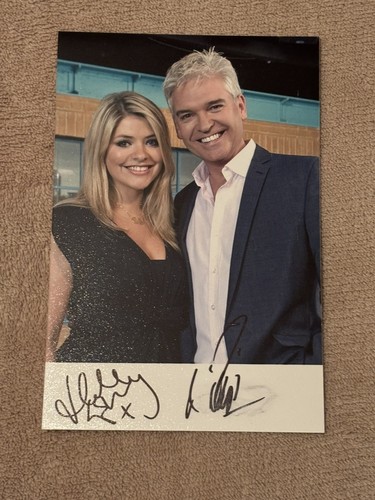 Holly willoughby phillip - &,