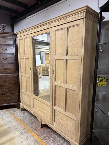Waring gillow oak wardrobe - &,
