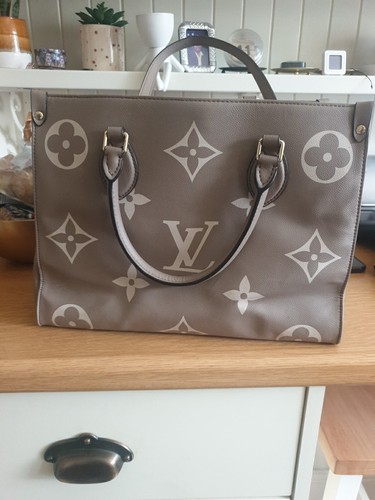 Louis vuitton the gm - on,