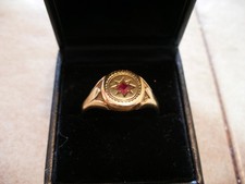 9ct gents gold and ruby signet ring fully hallmarked size W