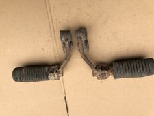 YAMAHA SR250 PAIR OF FRONT FOOT PEG SR250 RHS LHS RIDERS FOOT PEG FOOT REST 3Y8