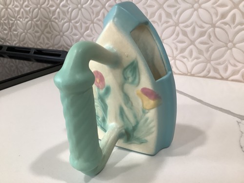Vtg hull pottery iron - iron, shaped
