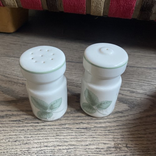 Wedgewood raspberry cane salt - wedgewood,