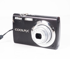 Nikon Coolpix S230 CCD DigiCam Digital Compact Camera – Battery, USB & 2GB SD