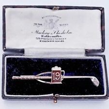 VINTAGE SIGNED STRATTON ENGLAND GOLF CLUB SPORT BEER PINT NUMBER 19 TIE CLIP BAR