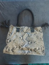 Women's Handbag Atmosphere