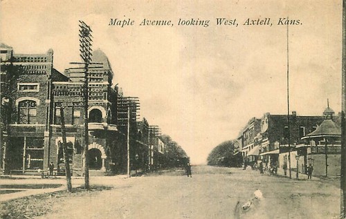 Postcard maple avenue looking - postcard,