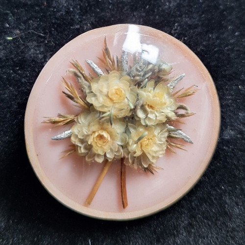 Pink resin round floral brooch - round,