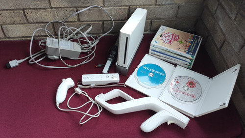 Nintendo wii console - nintendo,