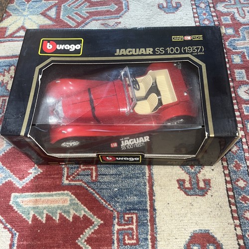 Burago diamonds jaguar - 1/18,