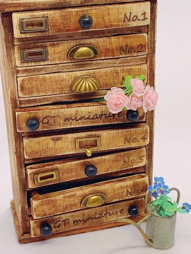 Scale dolls house - dolls,