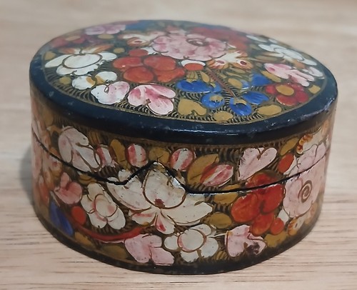 Kashmir hand painted round - hand,