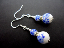 A PAIR OF PORCELAIN FLOWER