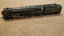 Hornby R063 BR Standard Class 7P6F Loco Britannia 70000 with smoke unit
