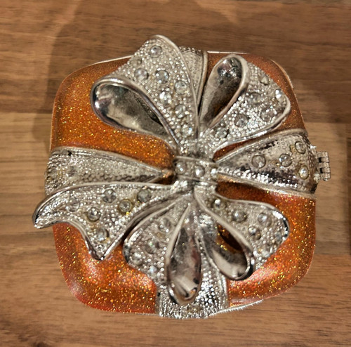 Qifu trinket box present with - qifu,