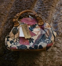 Bueno Collection Floral