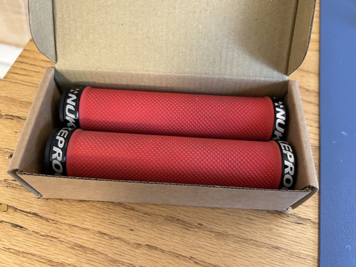 Nukeproof neutron knurled lock - nukeproof,