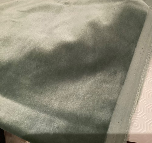 Pale green velvet - pale,