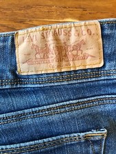 Vintage Levi 570 Straight Fit