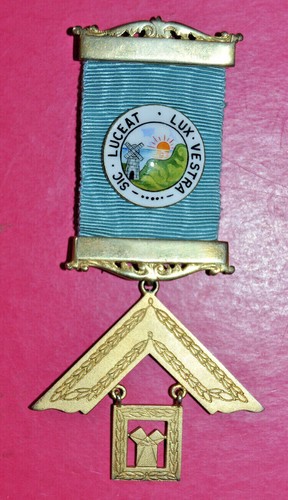 Masonic past master jewel - master's,