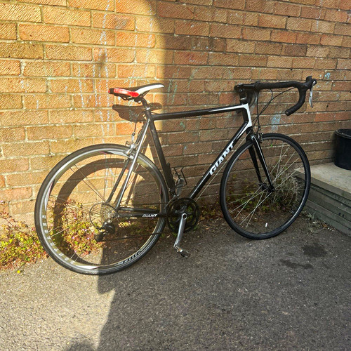 Giant road bike - road, black