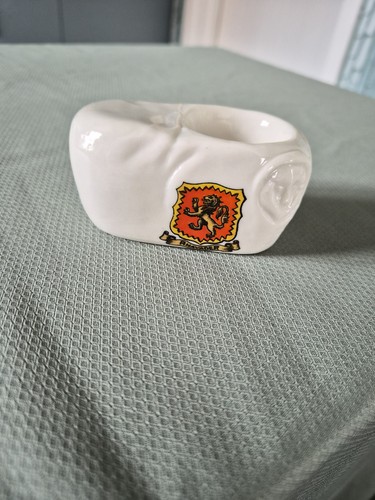 Goss china crested tourist - w,