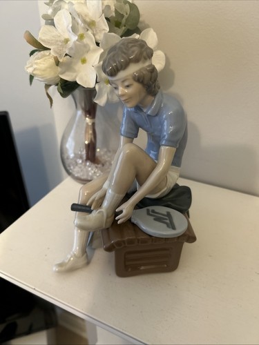 Nao lladro figurine match - by,