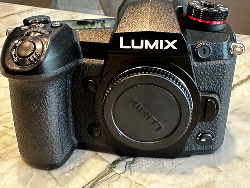 Panasonic lumix 3 mp - g9, 20.3