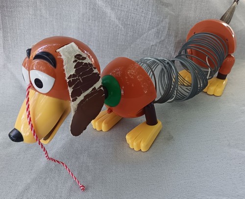 Slinky dog retro - vintage, poof