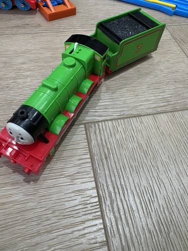Tomy henry linked tender - linked,