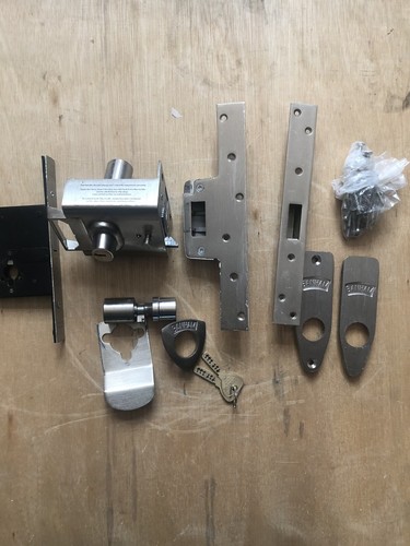 Banham lock set - satin, steel