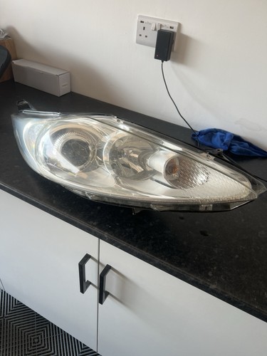 Ford fiesta off side headlight - off,
