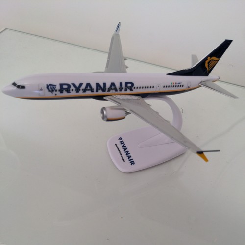 Ryanair official 737 - official, 737-8200