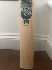 Aion signature cricket - signature,