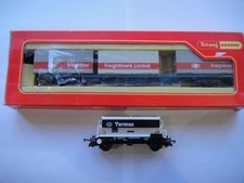 A Triang Hornby Model Railway OO Scale BR Freightliner Wagon, with Containers