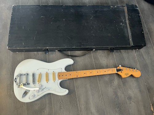 Hondo stratocaster guitar - ii,