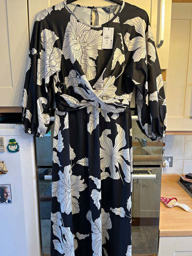 Primark black white floral - &,
