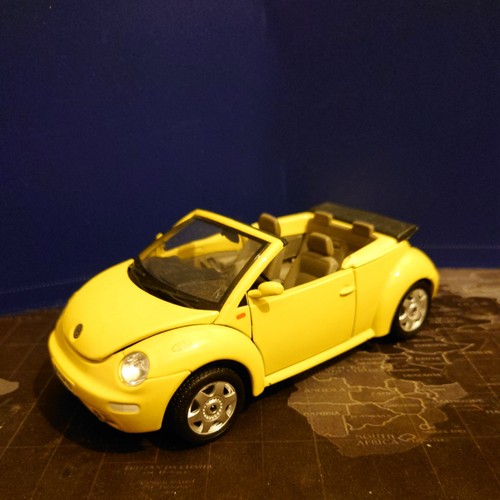 New beetle 1998 burago 24 - new,