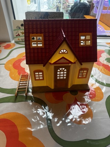 Sylvanian families red roof - families,