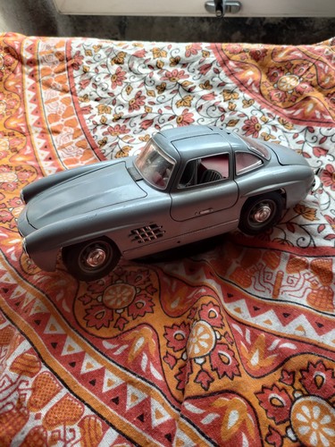 Burago mercedes benz - 1:18,