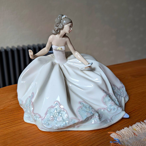 Llardo the ball figurine - ball,