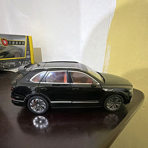 Bburago bentley bentayga black - bentley,
