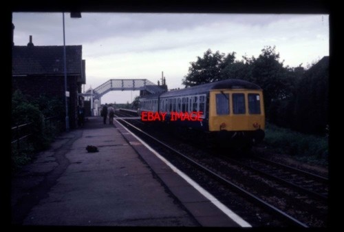 Photo car dmu passing - car,