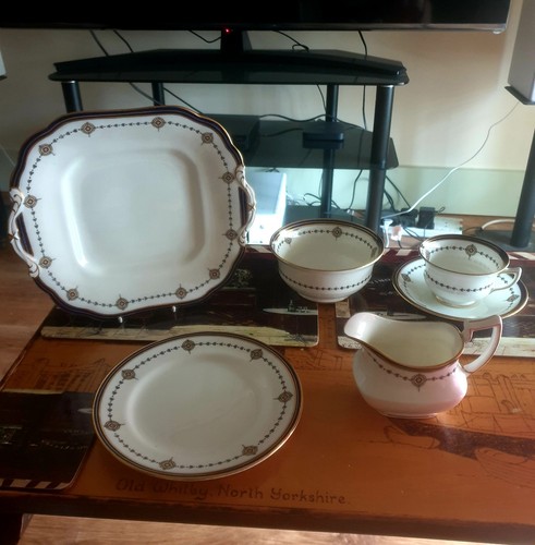 Pristine piece aynsley - piece,