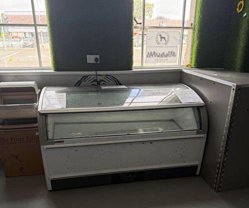 Curved glass refrigerated - curved,