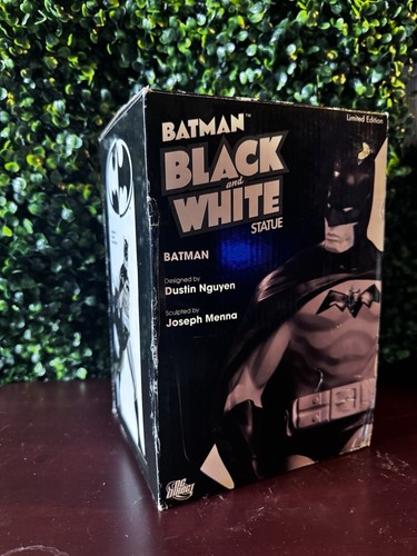 Batman black and white statue - and,