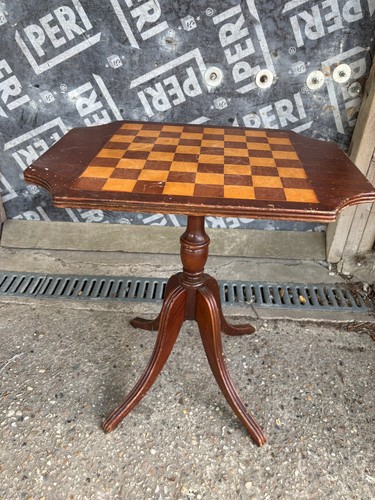Chequered pedestal side table - chequered,